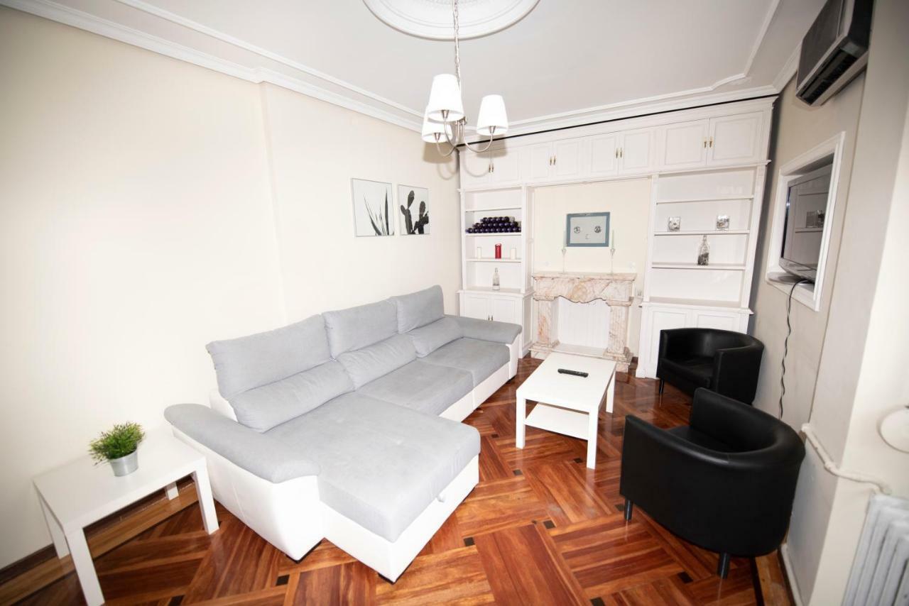 Espacios Blanco Santiago - Con Parking. Apartamento *